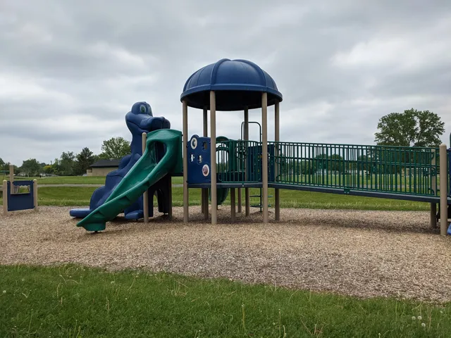 Davis Park (West Entrance)