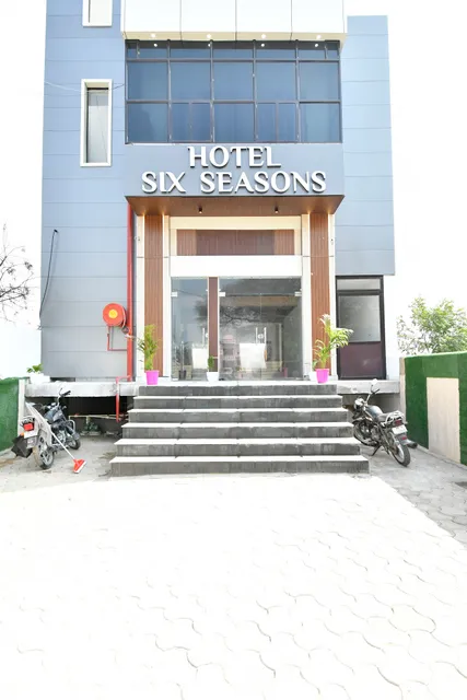 Hotel Six Seasons & Banquet