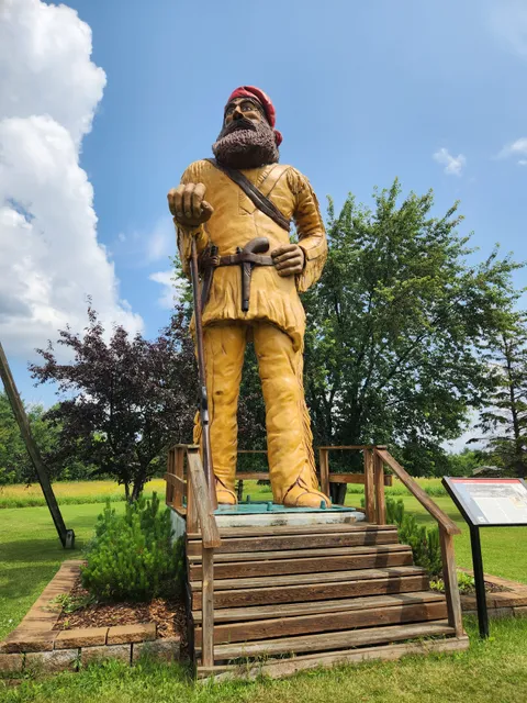 Big Vic, Voyageur Statue