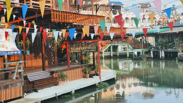 ตลาดน้ำเหล่าตั๊กลัก (ปากคลองลัดพลี)Lao Tuk Luck floating market