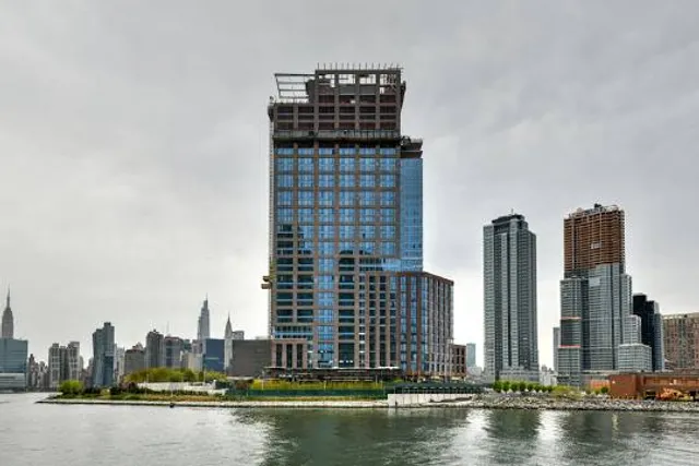 Greenpoint Landing Esplanade