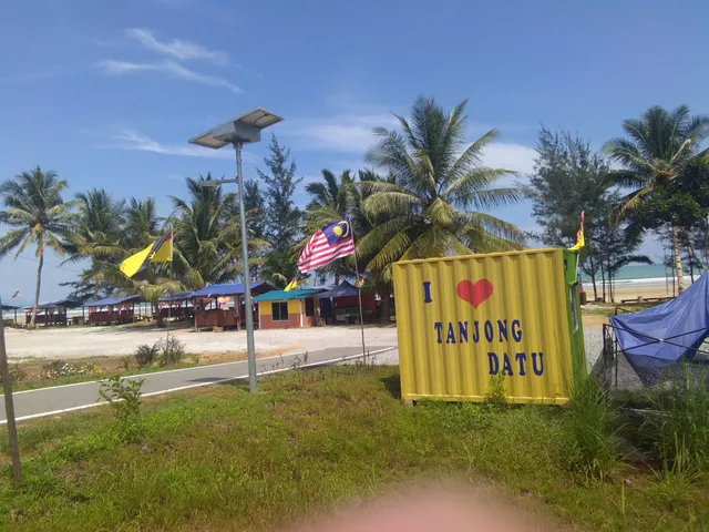 Kampung Pugu Beach, Lundu