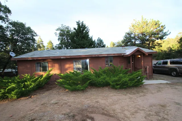 Laguna Mountain Lodge & Store