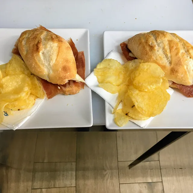 Cafetería La Cafetera