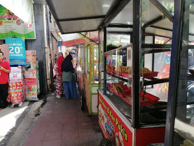 Lumpia Rebung Bu Tatik (ꦭꦸꦩ꧀ꦥꦶꦪꦉꦧꦸꦁꦧꦸꦠꦠꦶꦏ꧀)