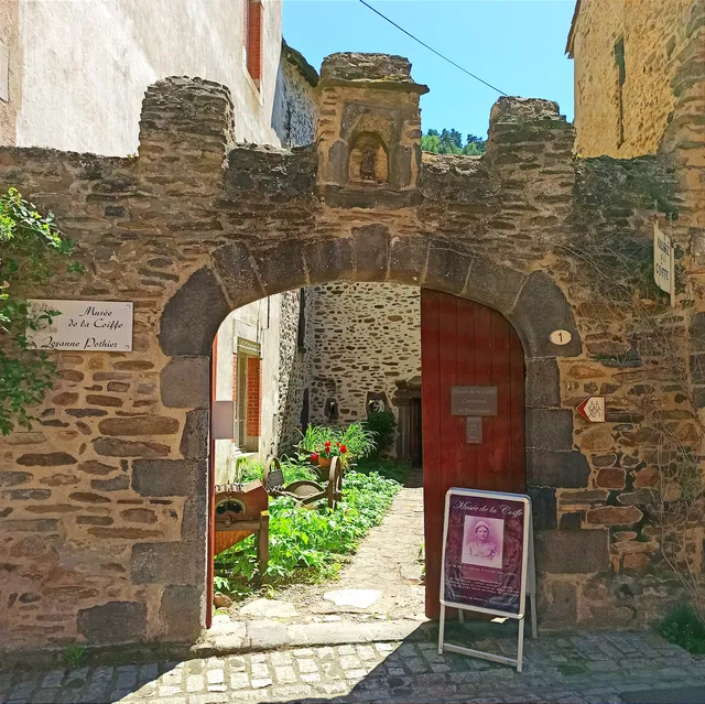 Musée de la Coiffe et du Costume Traditionnel