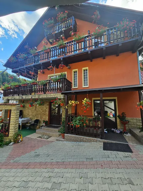 Casa Sebastian Moeciu