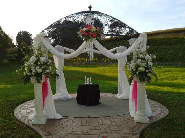 Cave Hill Vineyard & Winery LLC