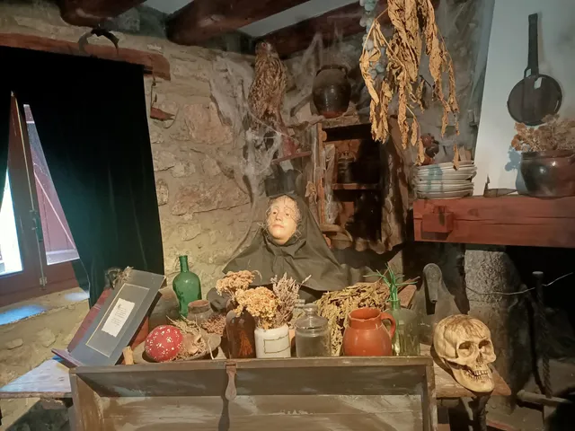 Casa de la Bruja | Tella