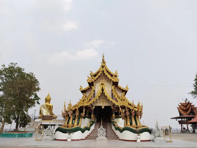 Wat Rattana Khuha