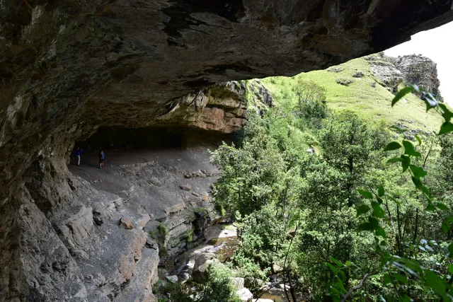 Aasvoelkrans Cave