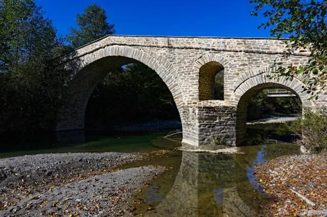 Ziaka ancient stone bridge