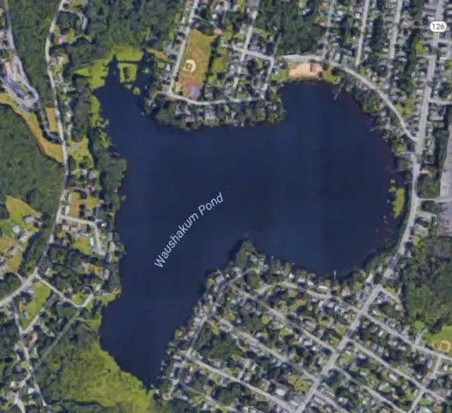 Waushakum Pond