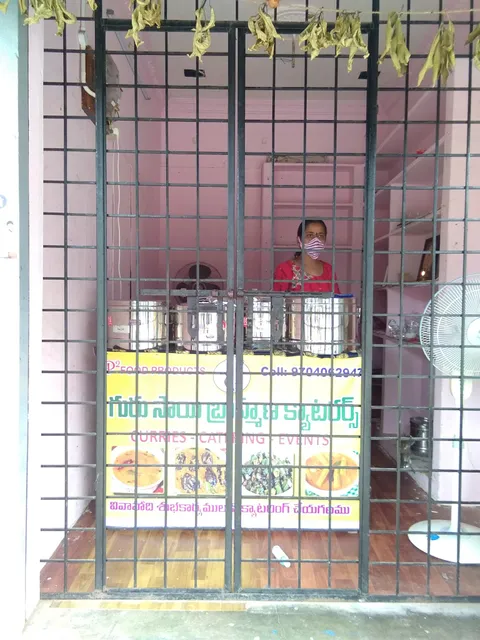 Guru Sai brahamana caterers and curry point (100 percent hygienic and high quality food store q