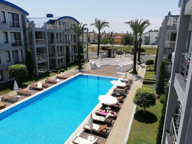 Side Garden Residence