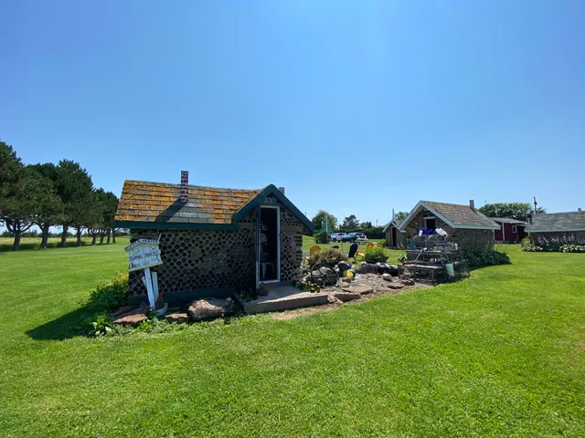 Hannah's Bottle Village