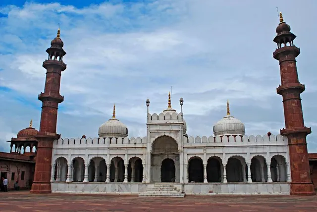 Moti Masjid