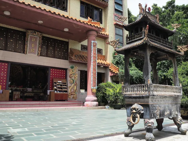 Lung Shan Temple