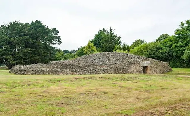 Le dolmen de la Table des Marchands