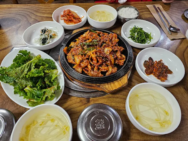 맘은콩밭에