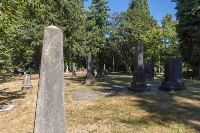 Lone Fir Cemetery