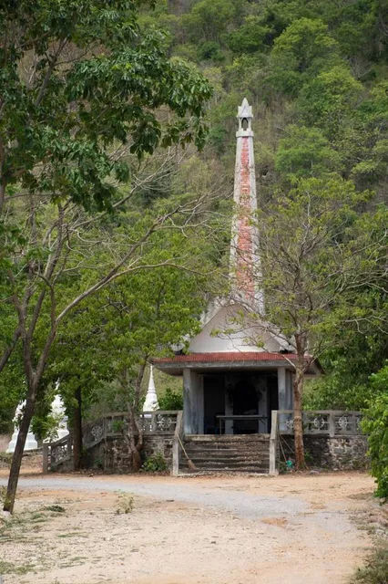 Wat Khao Sung Chaem Fa