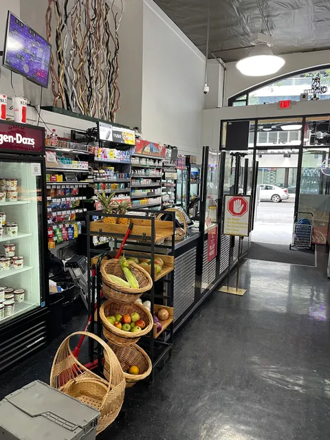 Pete's Market on Fourth Avenue