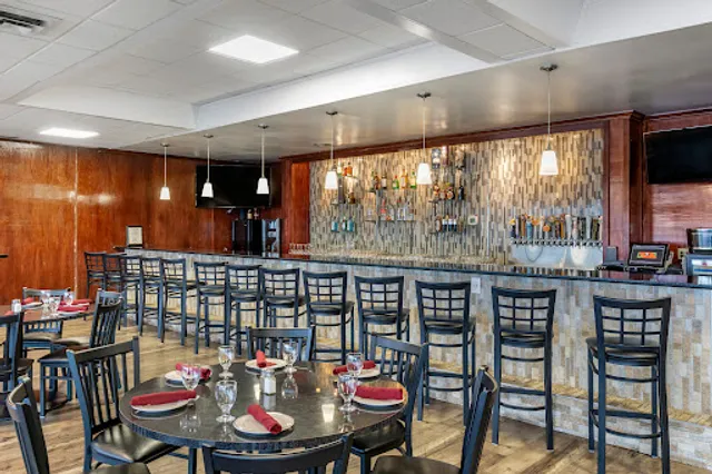 Paradise Bar & Grill