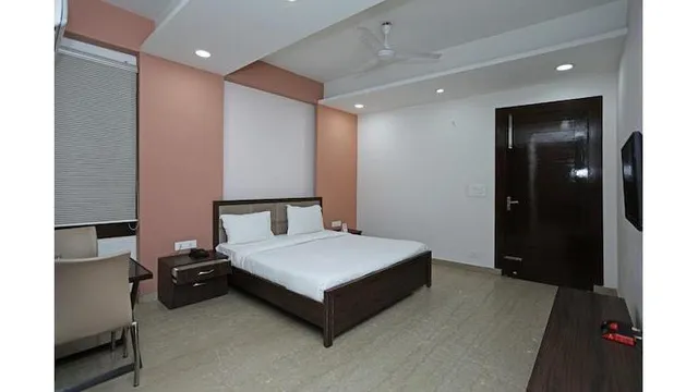 SPOT ON 73667 Hotel Tulsi