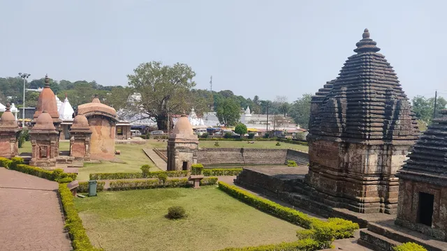 Pataleshwar Mahadev, Temple