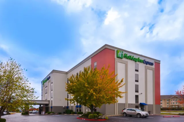 Holiday Inn Express & Suites Fayetteville-Univ of AR Area by IHG