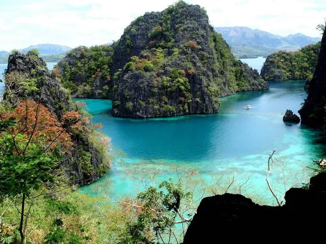 Kayangan Lake View Deck