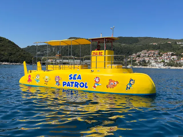 Sea Patrol - Yellow Semi-Submarine