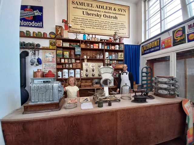 Moto Veteran muzeum-Kolonial a vila Adler