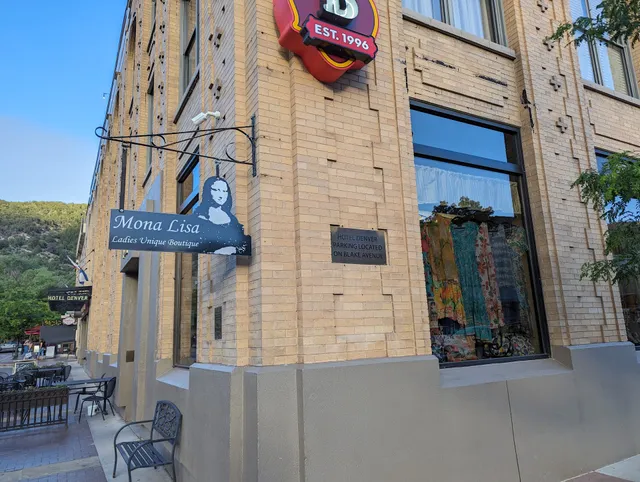 Mona Lisa Unique Boutique