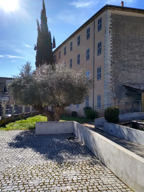 Le Musée Des Arts Et Traditions Populaires