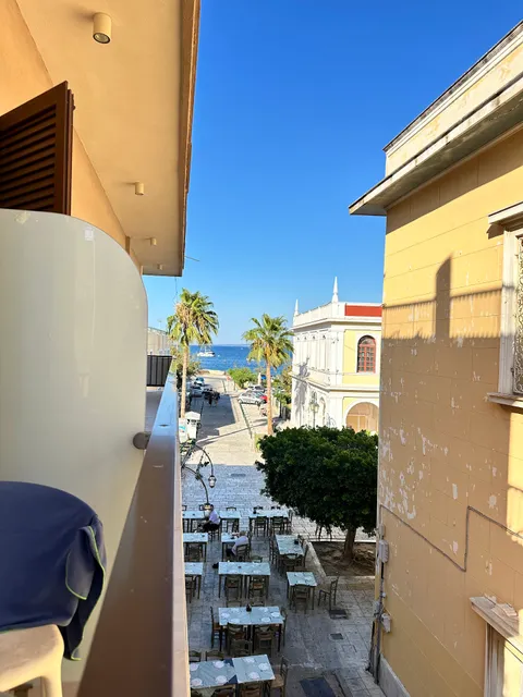 Alektor Luxury Apartments and Restaurants