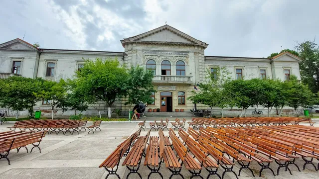 Commissions of the Danube River's Palace