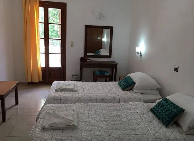 Poseidon Hotel, Trident Bar & Coffee Lounge