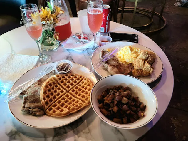 Kazoola Eatery & Entertainment