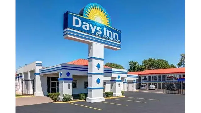 Days Inn by Wyndham South Fort Worth