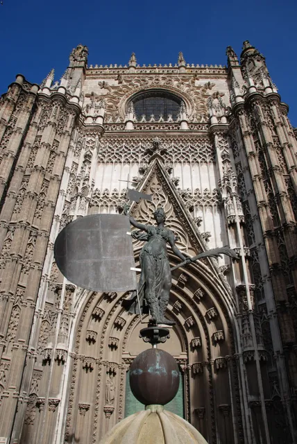 Réplica del Giraldillo