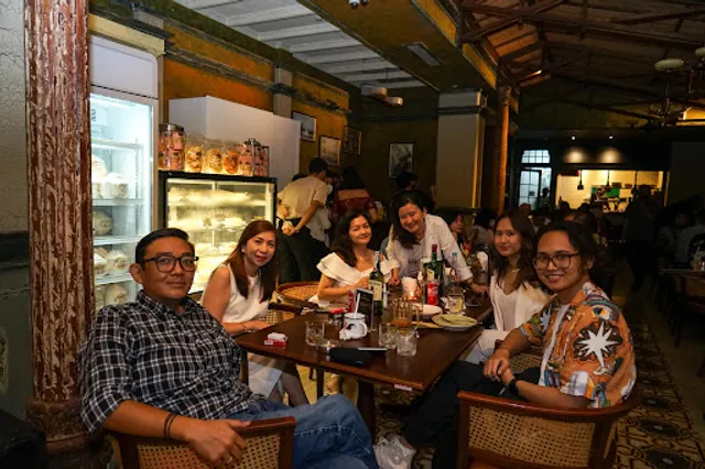 MADE'S WARUNG (Plaza Senayan)