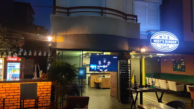 Meets Burger Cafe