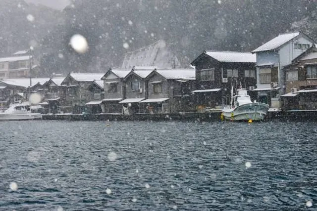 Kameshimamaru Sea Taxi Boarding