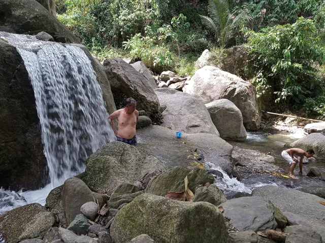 Wisata Air Terjun Mantikole