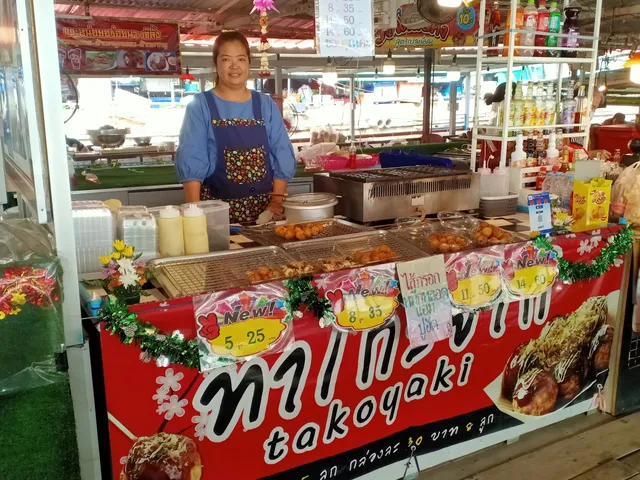 น้องพร้อมทาโกะยากิ ตลาดน้ำลำพญา