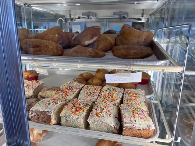 Panaderia y Pasteleria La Victoria