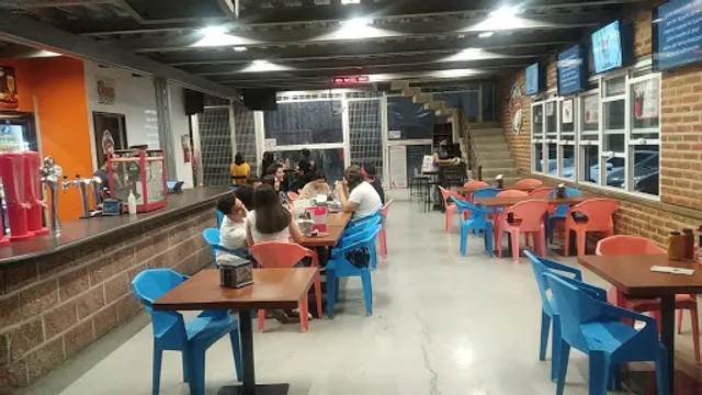 Rookies Jaula de Bateo Sport Bar