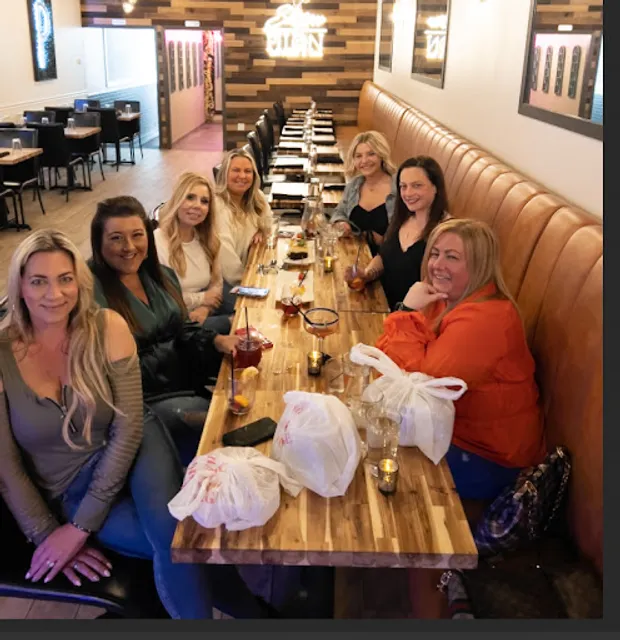 Sazón Y Pilon Kitchen & Bar